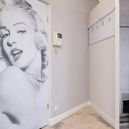The Marilyn Diamond Studio - Old Town شقة